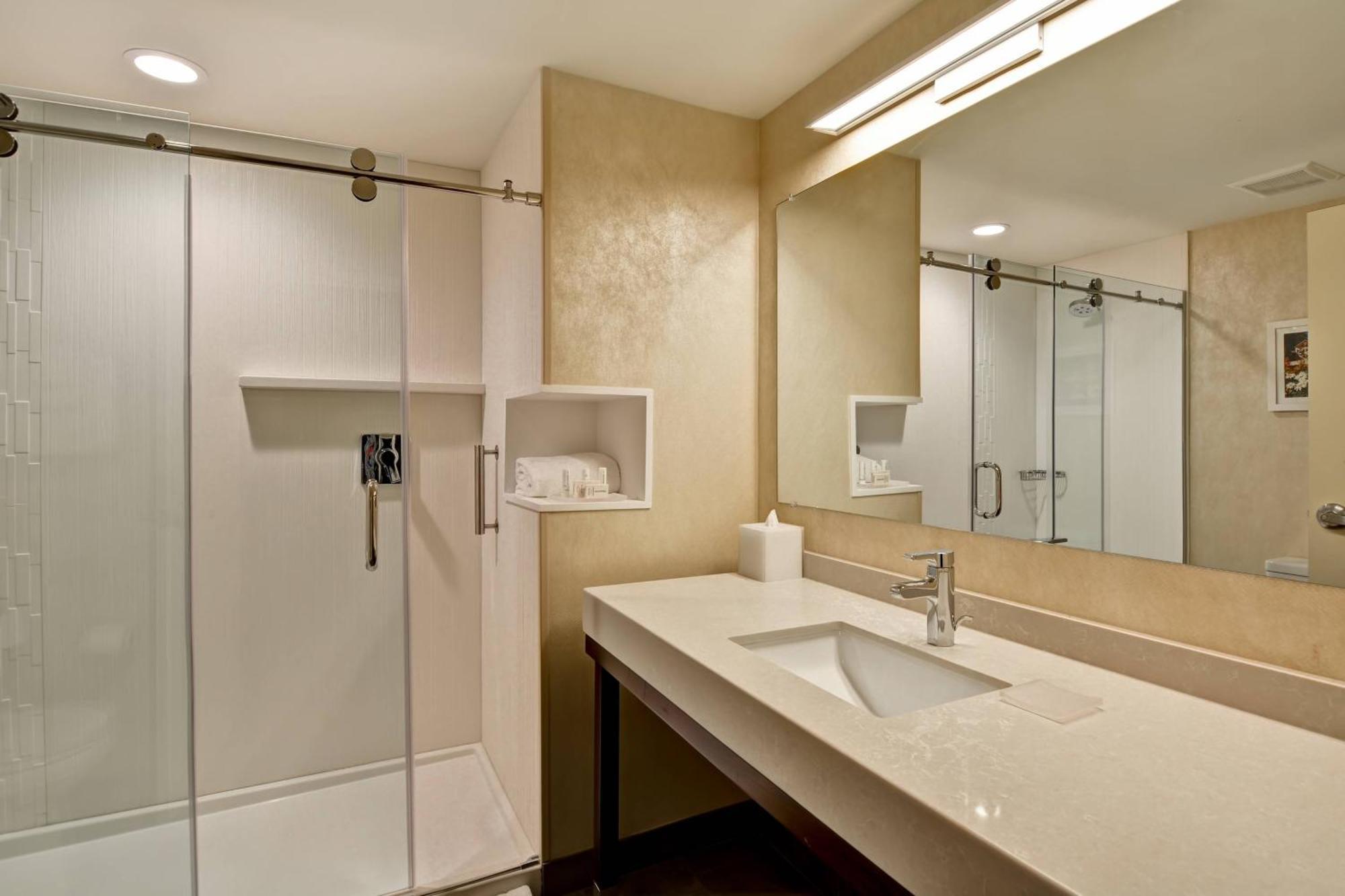 Courtyard By Marriott Long Island Islip/Courthouse Complex Hotel Central Islip Eksteriør billede