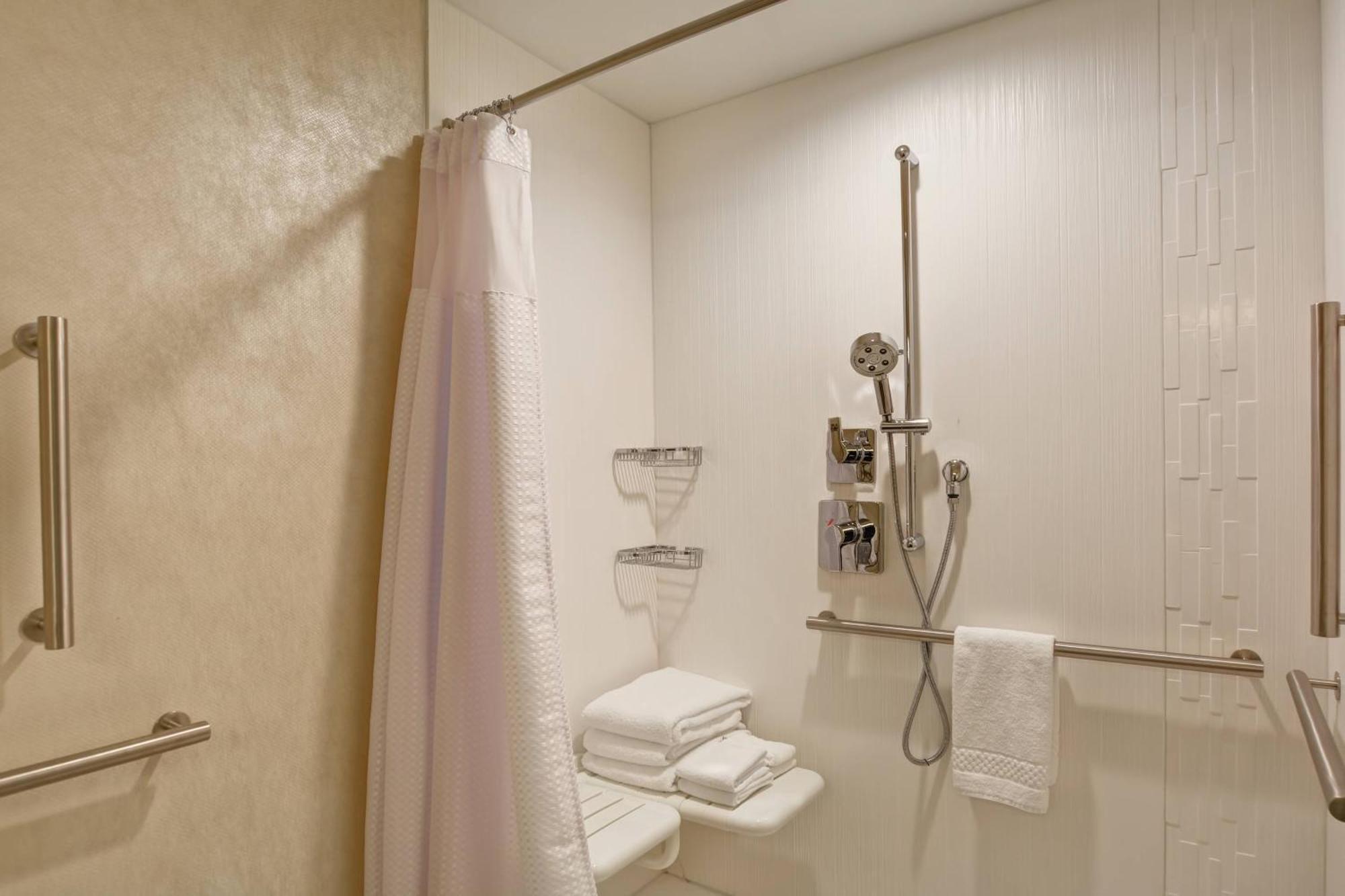 Courtyard By Marriott Long Island Islip/Courthouse Complex Hotel Central Islip Eksteriør billede