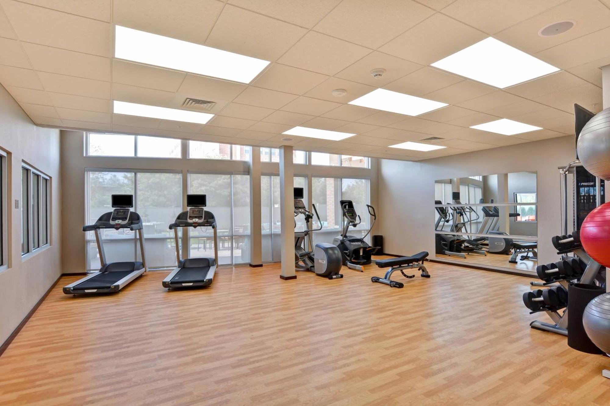 Courtyard By Marriott Long Island Islip/Courthouse Complex Hotel Central Islip Eksteriør billede
