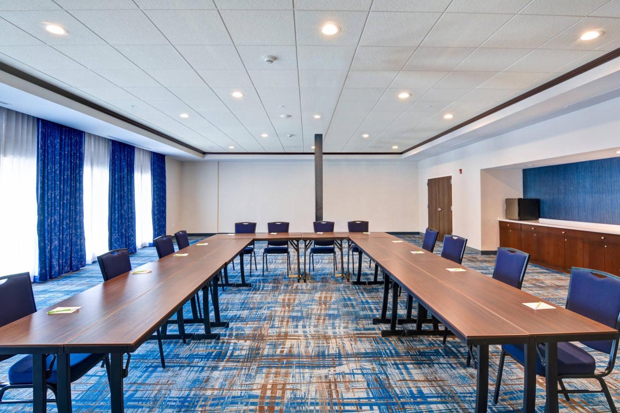 Courtyard By Marriott Long Island Islip/Courthouse Complex Hotel Central Islip Eksteriør billede