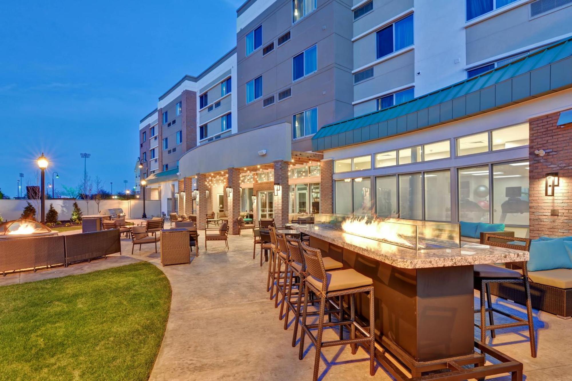Courtyard By Marriott Long Island Islip/Courthouse Complex Hotel Central Islip Eksteriør billede