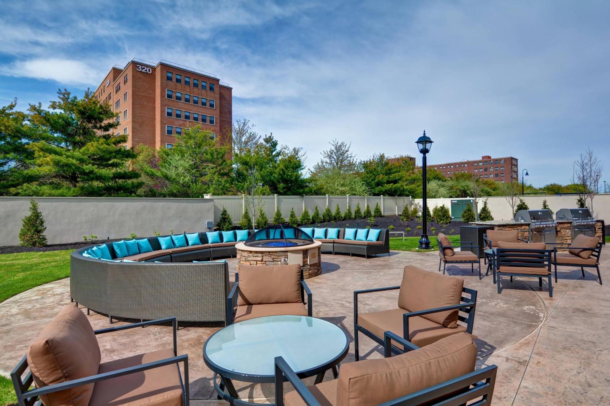 Courtyard By Marriott Long Island Islip/Courthouse Complex Hotel Central Islip Eksteriør billede