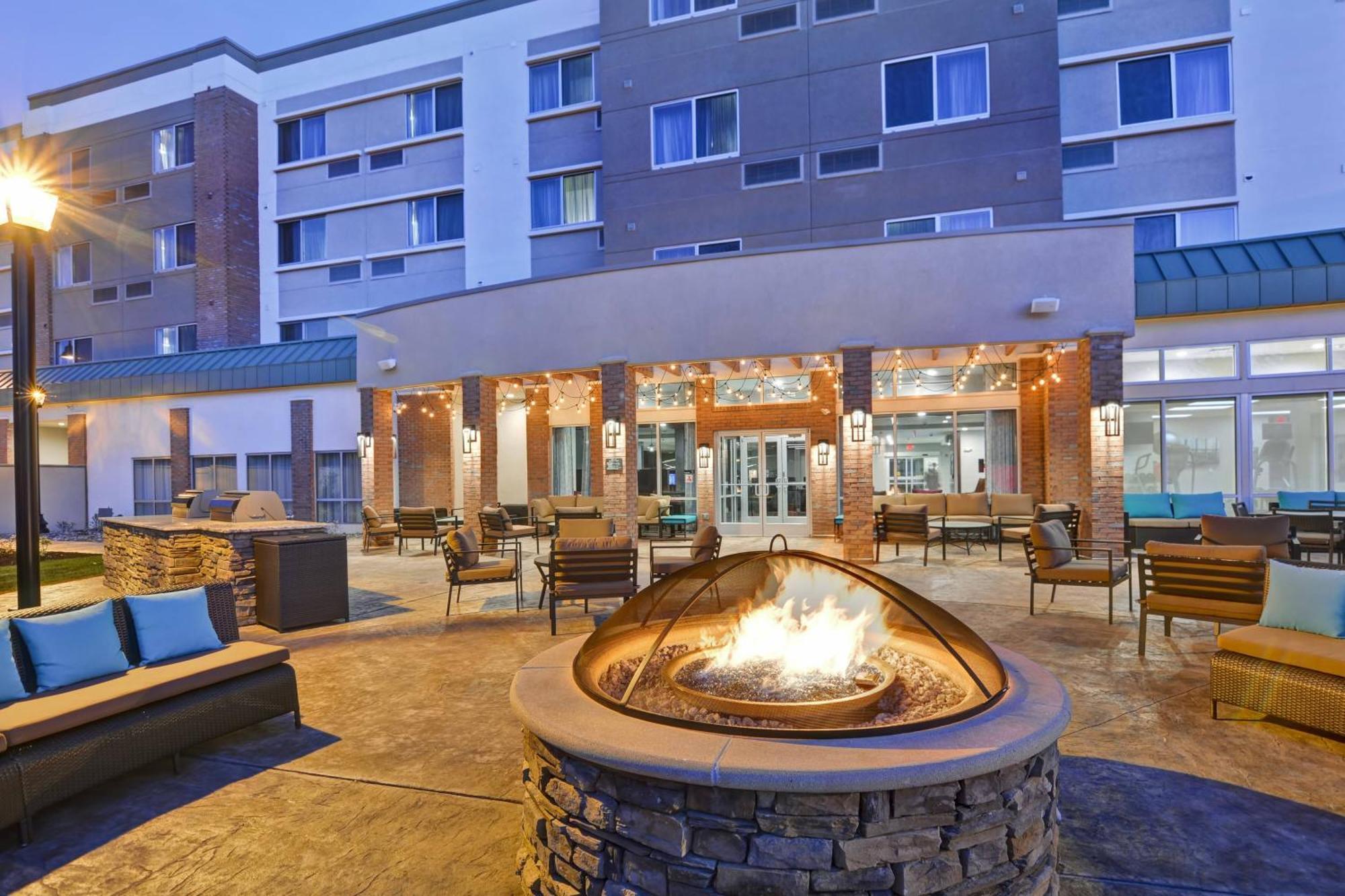 Courtyard By Marriott Long Island Islip/Courthouse Complex Hotel Central Islip Eksteriør billede